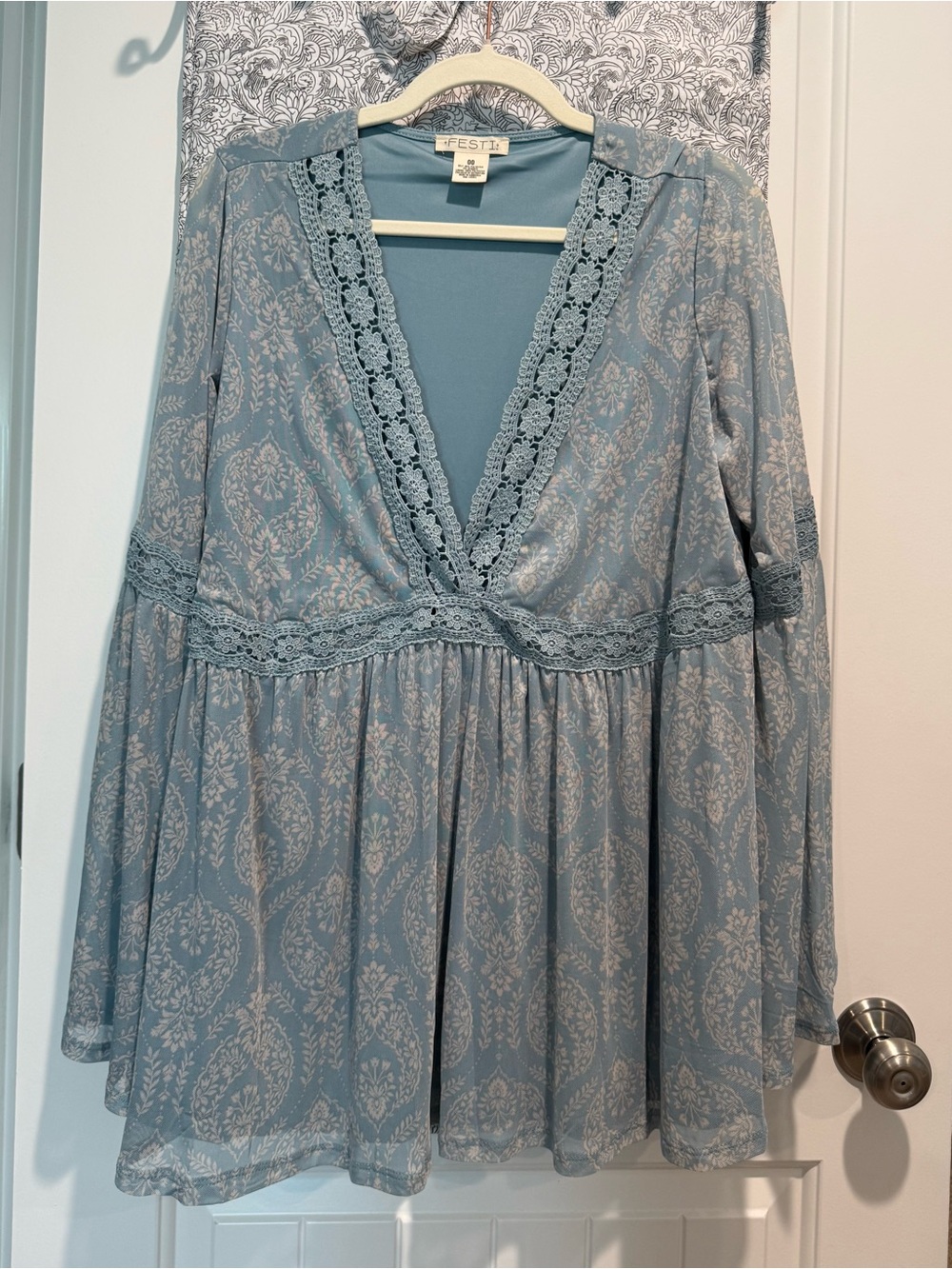 NWT Festi Bell Sleeve Lace Inset Babydoll Top- Precise Medallion Blue, Size M/10